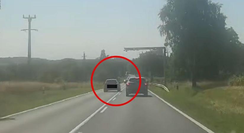 Nem sokon múlt a tragédia Káldnál: hajmeresztő előzés a 84-esen - videó