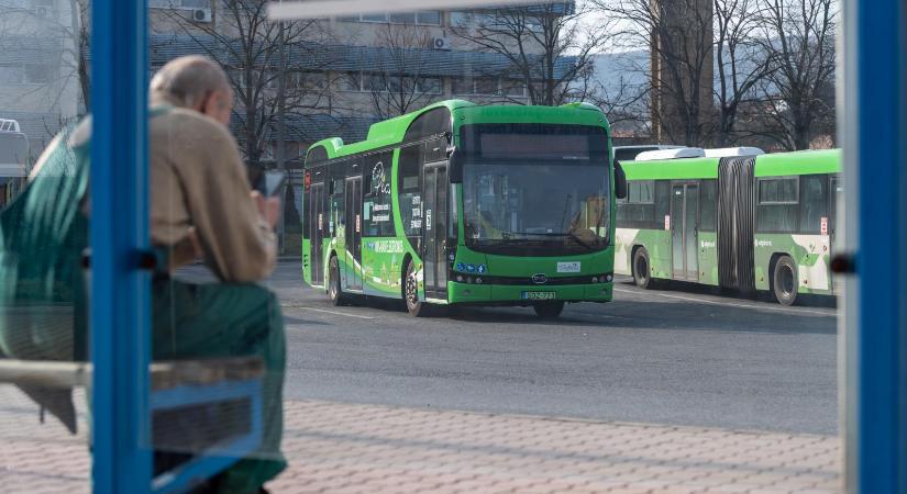 Kétnapos sztrájkba kezdenek a buszvezetők Pécsen vasárnap