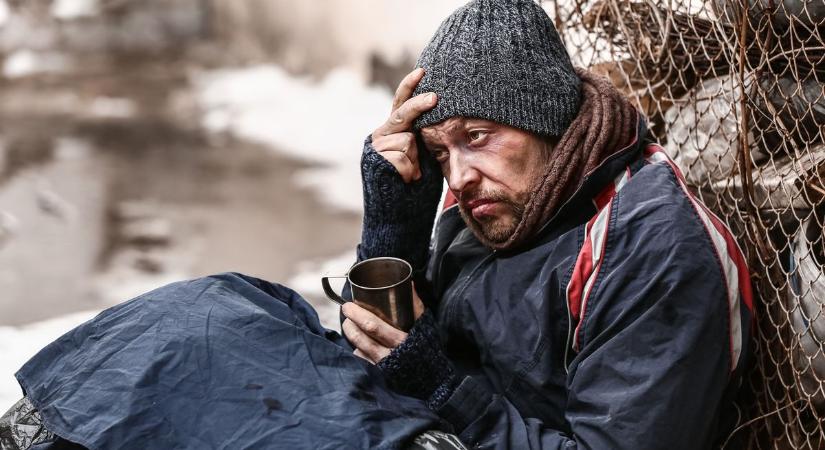 A Lánc utcában továbbra sincs nyugalom – részeg hajléktalanok ordibálnak éjszakánként az utcán
