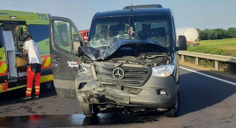 Brutális baleset bénította meg az M3-ast – egy ember meghalt, többen megsérültek