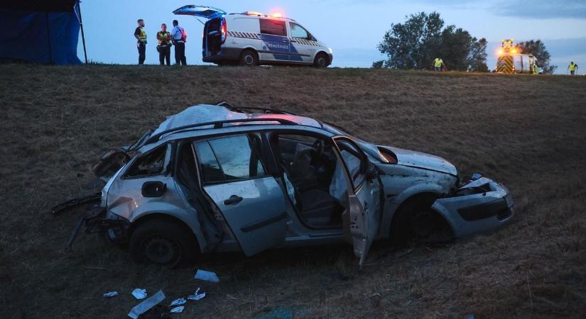 Brutális baleset az M3-ason – egy halott, hét sérült