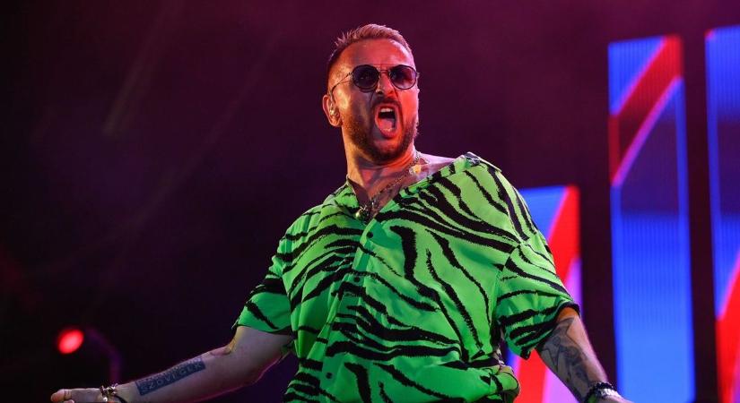 A korábban a színpadon erőszakot reklámozó Majka megígérte: „Én mindig itt maradok, g*cik!”
