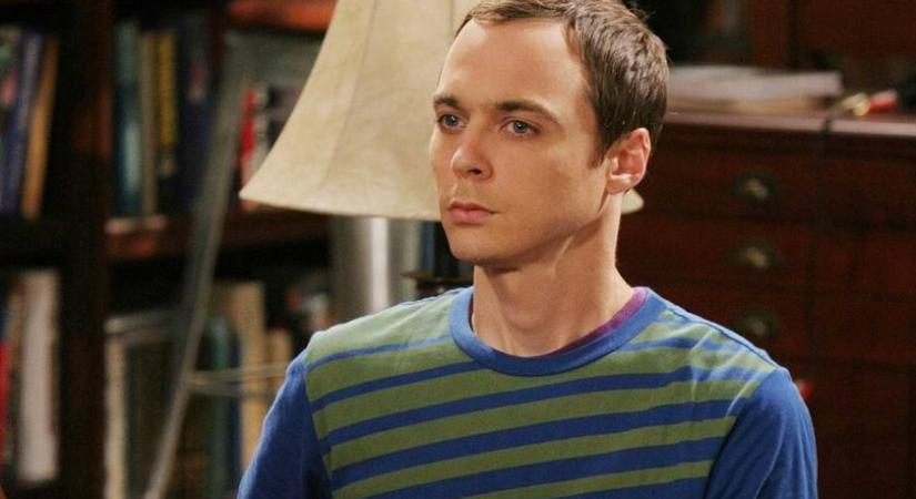 Az Agymenők Sheldonja mellett ma elmennél az utcán: az 52 éves Jim Parsons ennyire más szakállal