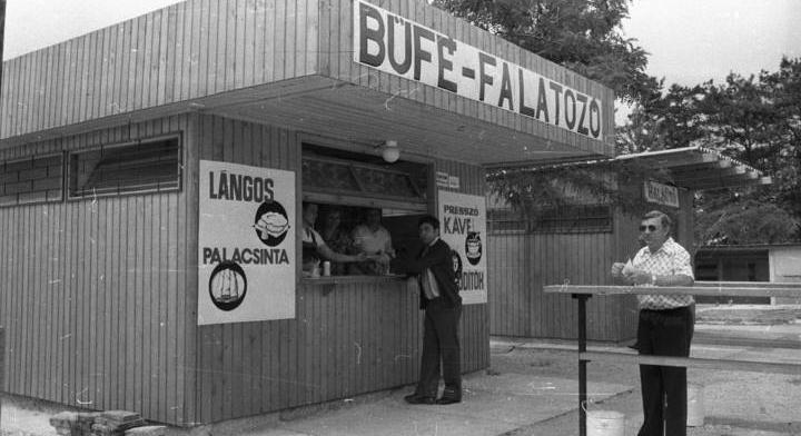 Ezek voltak a szocializmus kedvenc strandételei: a Mecsek hotdogjára emlékszel még?