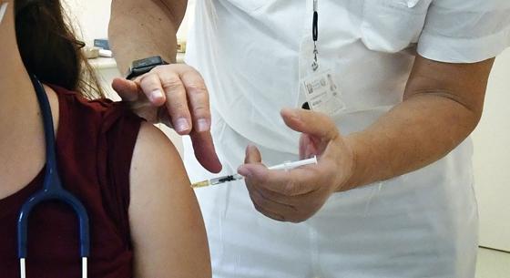 Már négymillió adag koronavírus-vakcinát adtak be az Egyesült Királyságban
