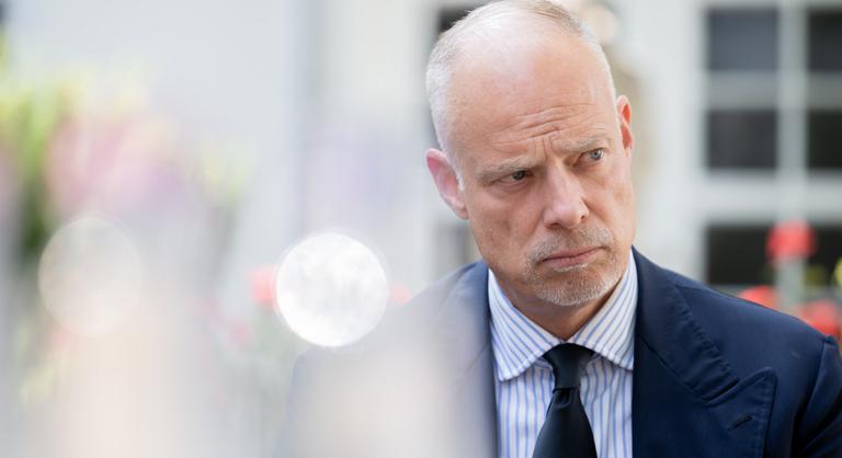 Több mint négy percen át kérdezték, Szalay-Bobrovniczky Kristóf mégsem adott választ