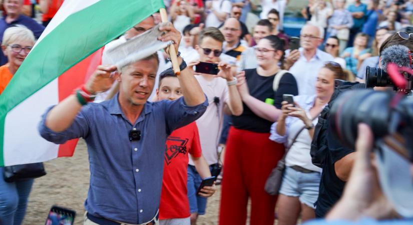 Magyar Péter megint előrehozott választást követel