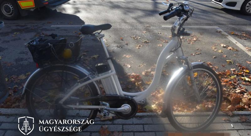 Súlyosan megsérült az elgázolt bringás
