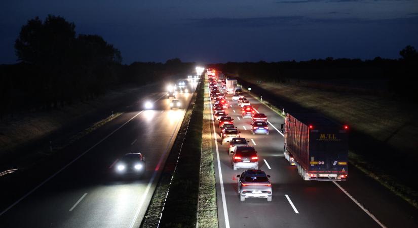 Megrázó képek az M3-ason történt tragédiáról