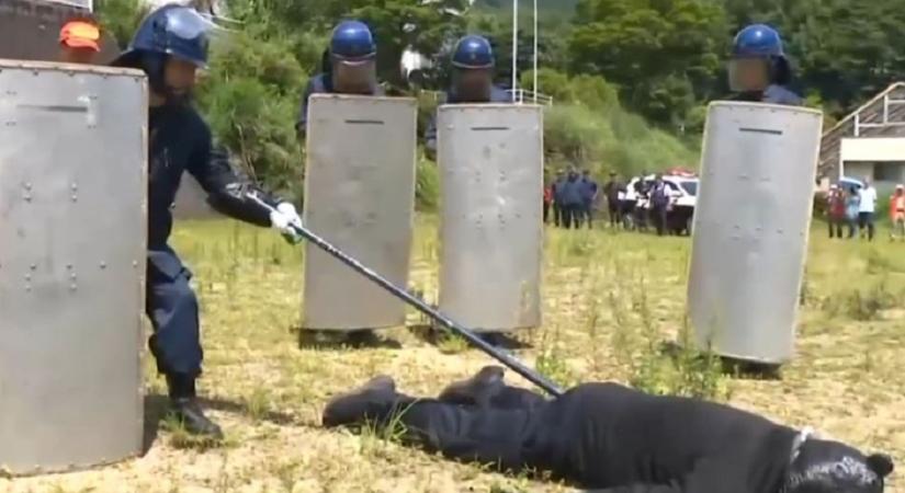 Medvetámadást szimuláltak – Gyakorolják a védekezést
