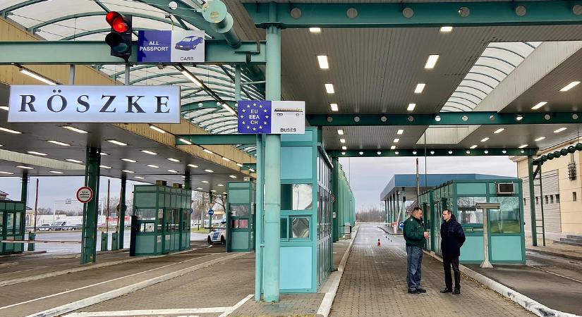 El akarták kerülni a sorban állást, így lett orbitális dugó a határon