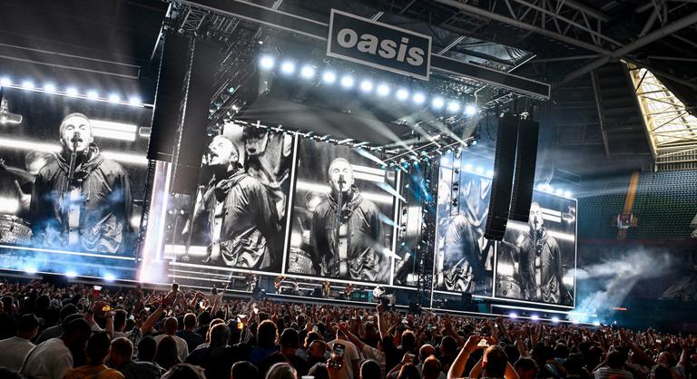 Messzire ment egy Oasis rajongó, magára tetováltatta a koncertjegyet