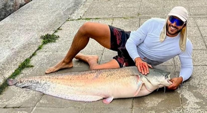 SUP-ról harcsát – na, fogd meg a söröm! Kapitális ragadozó került horogra a Balatonon – videó