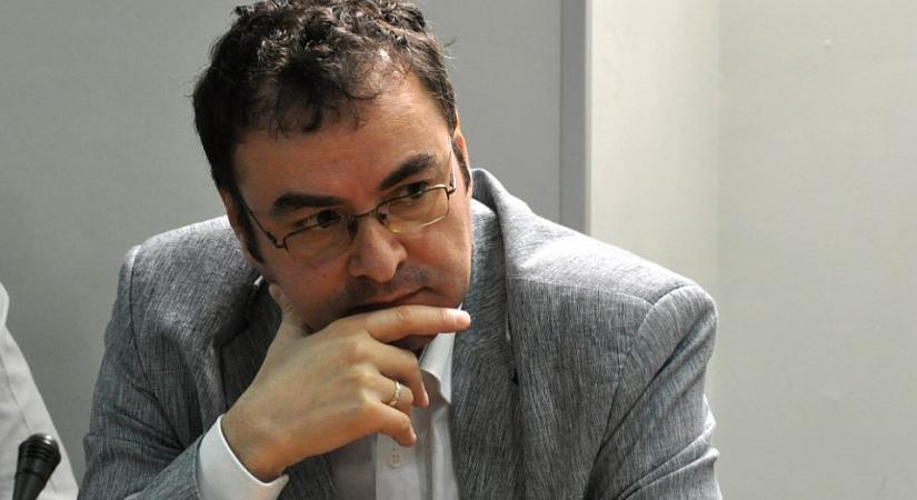 A haladók közzétették a számát, azóta fenyegetéseket kap a professzor