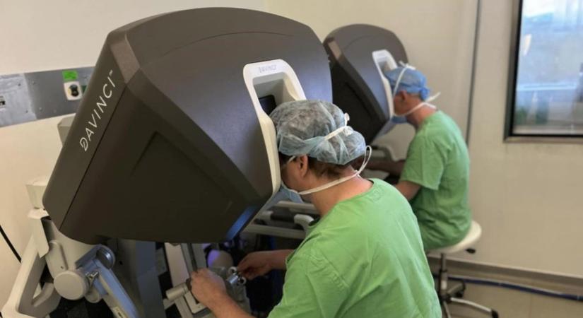 Túl vannak a 450. műtéten, Zágrábból vonz orvosokat a győri Da Vinci