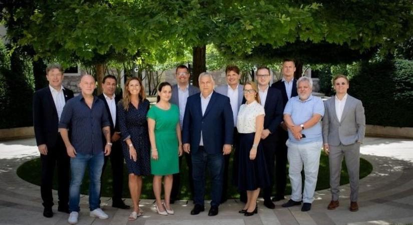 Orbán Viktor Digitális Polgári Körök kezdeményezéséhez a legnagyobbak csatlakoztak