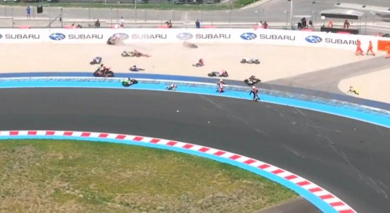 Videó: Óriási rajtbalesettel indult a Superbike-vb első magyar futama