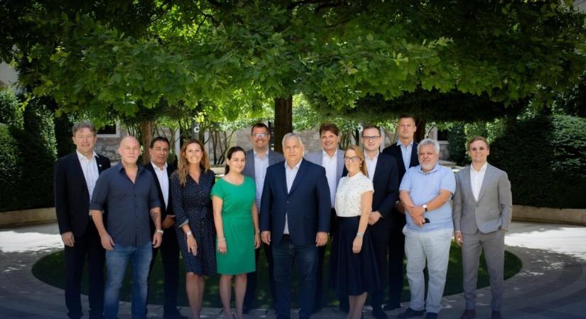 Itt vannak az egyes számú Digitális Polgári Kör tagjai