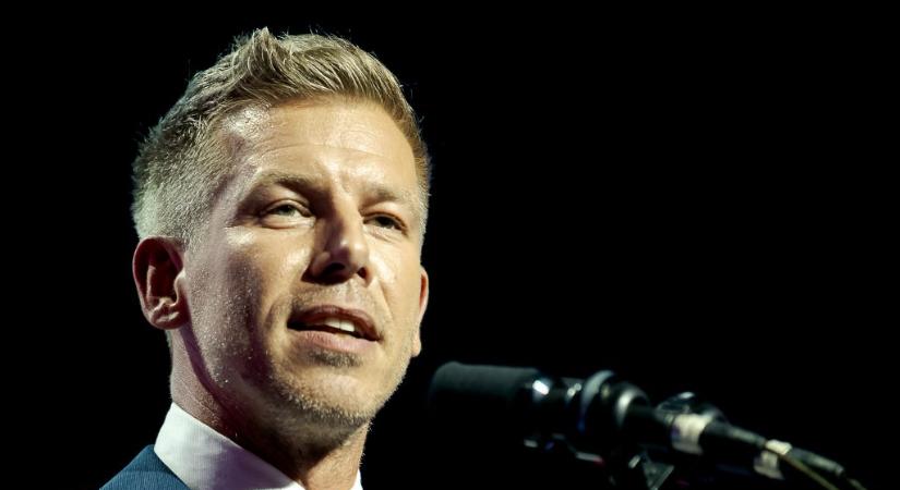 Magyar Péter sajtótájékoztatót tart Székesfehérváron: „Ellopták a fél országot, ezt pedig nem lehet digitális show-val elfedni”