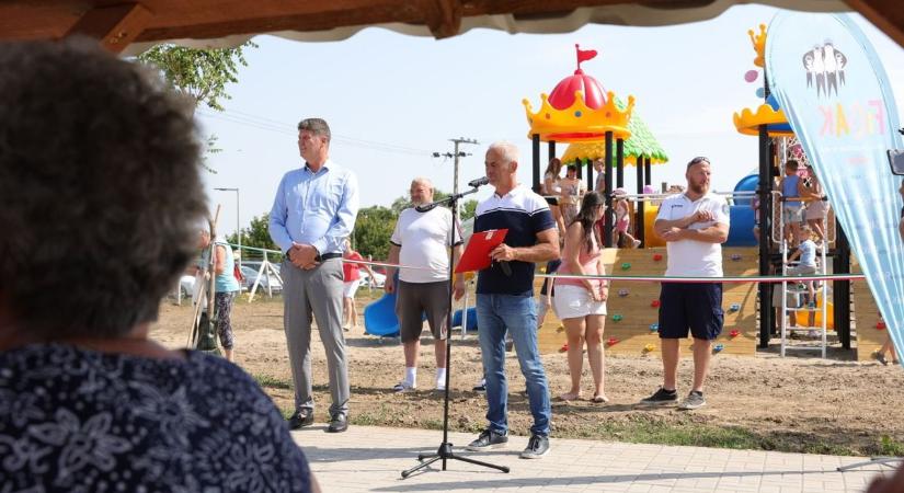 Guinness rekordkísérlettel nyílt meg az új családi park a gyerekek előtt, de még nincs vége a fejlesztéseknek
