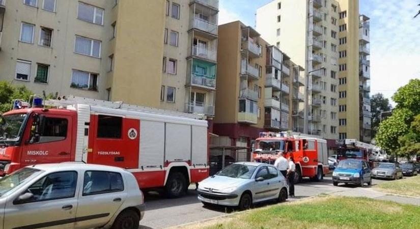 Ezért állt három tűzoltóautó is a Király utcában
