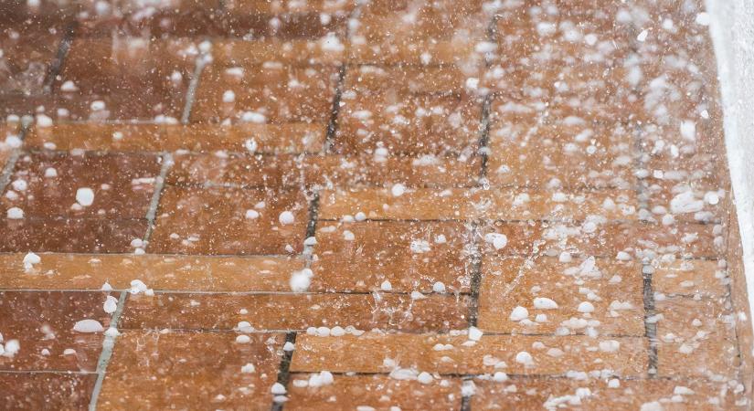 Figyelmeztetés: jéggel és heves széllel jön a vihar!