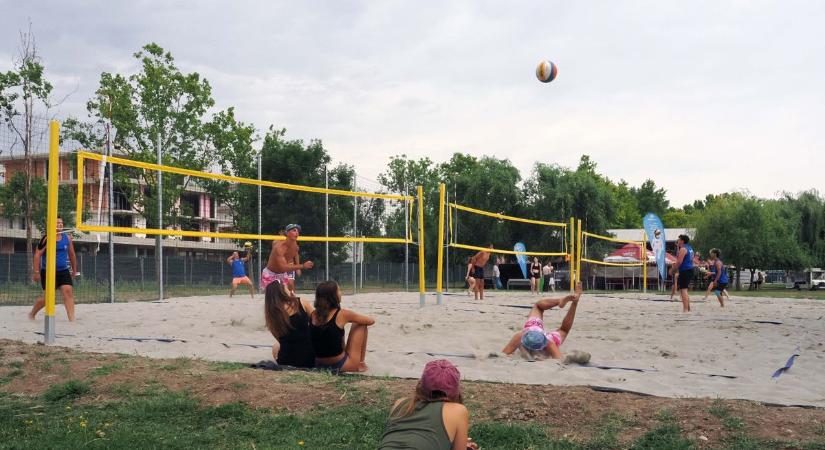 Három új strandröplabdapályával lett gazdagabb Balatonalmádi (galéria)