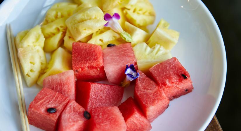 Ezeket a gyümölcsöket nagyon nem ajánlott lefekvés előtt enni – az orvos figyelmeztet
