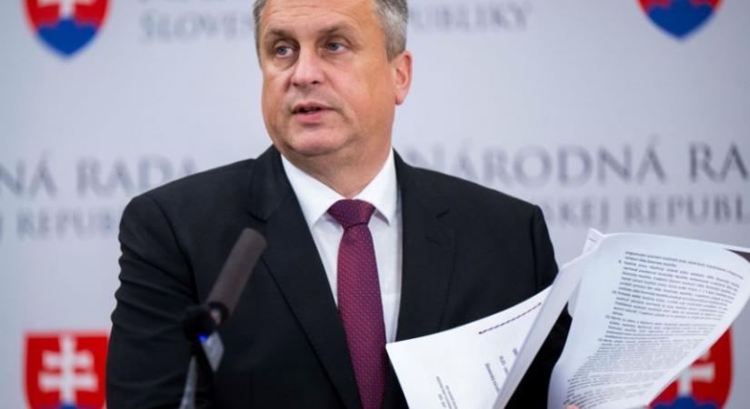 A Szlovák Nemzeti Párt ismét emelné a minimálnyugdíjat