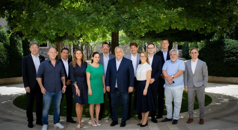 A szétrombolás kultúrájának ellenpontja: indul a Digitális Polgári Körök mozgalma
