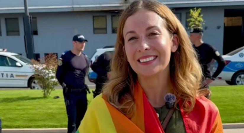 Cseh Katalin is megjelent Erdélyben: szivárványos zászlóval a vállán, románul köszönt el a követőitől (VIDEÓ)