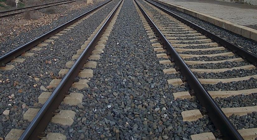 MÁV: felsővezeték-szakadás miatt hosszabb a menetidő a győri fővonalon