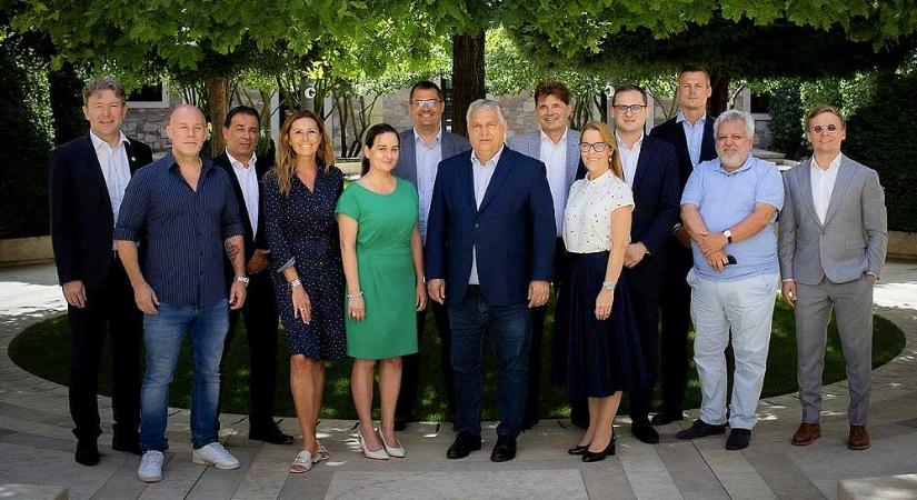 Dopmannel, Miklósa Erikával és Rákay Philippel indította el Orbán Viktor a Digitális Polgári Köröket