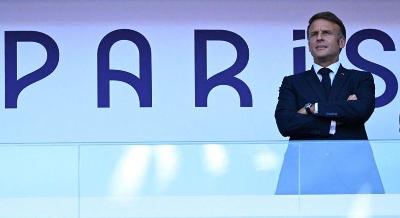 Nem szégyelli a könnyeit: sírós videót osztott meg magáról Emmanuel Macron