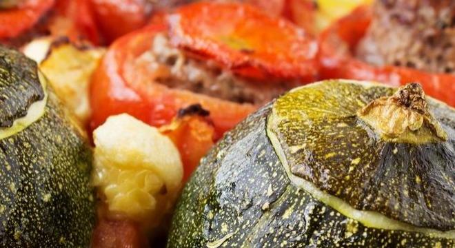 Töltött zöldségek mediterrán módra, alakbarát változatban