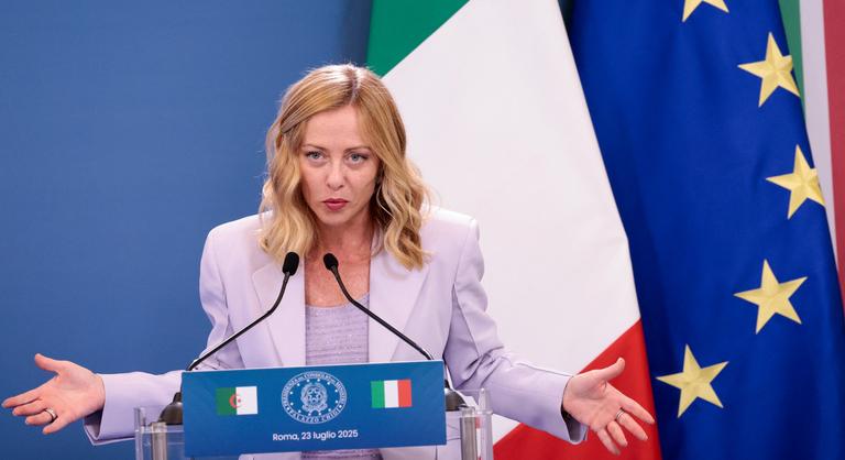 Nem létező államot ismerne el a francia elnök Giorgia Meloni szerint