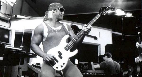„A basszusgitár volt az első színpad” – Hulk Hogan emlékére