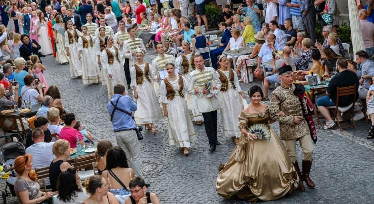 ANNA-BÁL – LEGENDÁK VARÁZSA A BALATON PARTJÁN