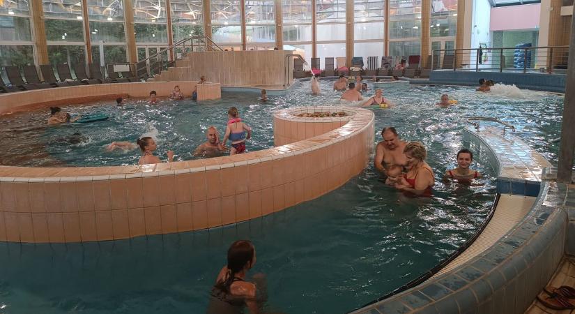 Strandok Éjszakája Bükfürdőn: fények, zene, medencék és éjféli élmények