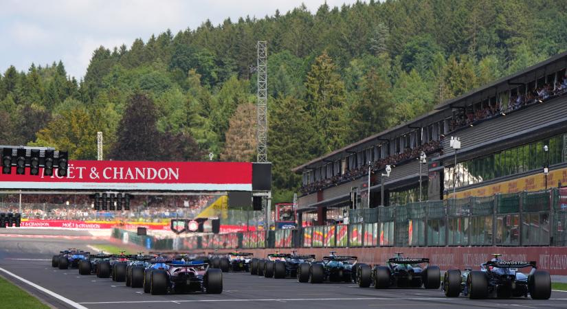Elsírta magát az F1-pilóta, száműzik a rajtrácsról