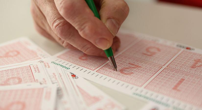 Kihúzták az ötöslottó nyerőszámait – 4 milliárd forinttal lett gazdagabb a szerencsés nyertes