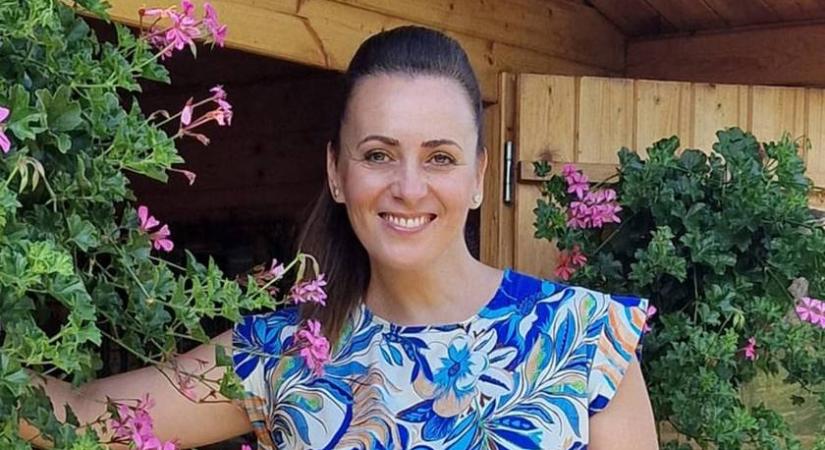 Csézy kislánya már féléves: Elizabet habos-babos ruhát visel a friss képen
