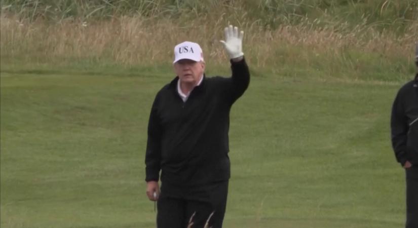 Skóciába érkezett Donald Trump