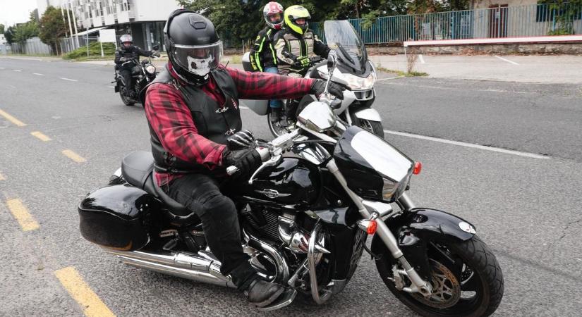 Motoros felvonulás dübörgött Szombathelyről a répcelaki fesztiválra - fotók