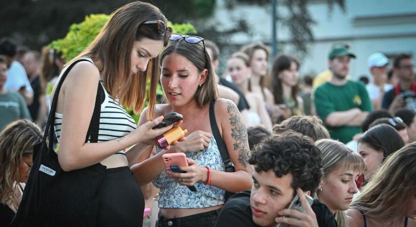 A MATE úgy vonzza a fiatalokat, mint virág a méheket - hihetetlen hány ezren jelentkeztek