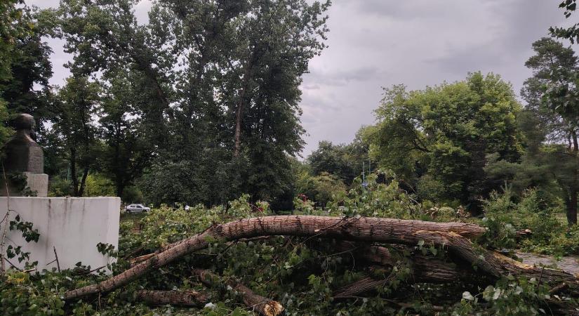 Nyolc megyében pusztított a szombati vihar