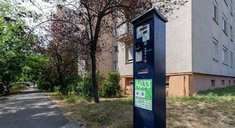 Fordulat: fontos bejelentést tett a fizetős parkolásáról a debreceni bevásárlóközpont