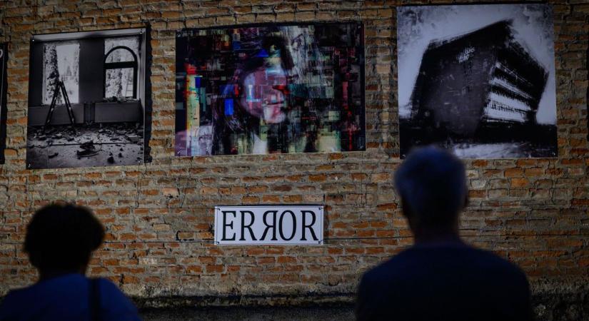 „Error” : A hibák szépsége képekben - Fotókiállítás a Rondellánál - fotók