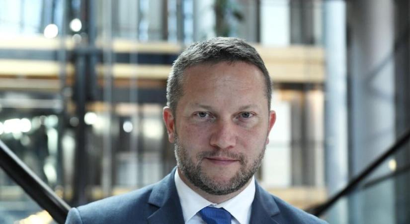 Ujhelyi szerint Tusványos is felszabadul a narancsnyomás alól, ha bukik a NER