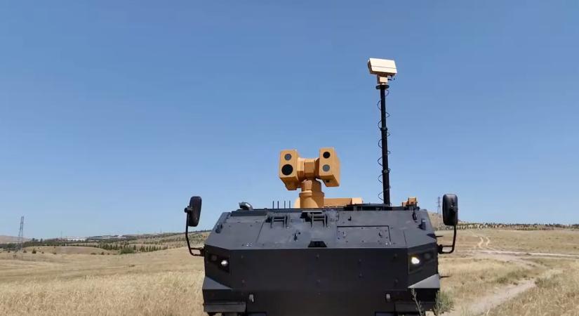 A levegőben süti meg az ellenséget Törökország új, lézeres tankja (videó)